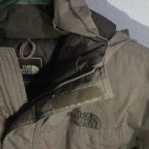 North Face boys coat size small very warm
